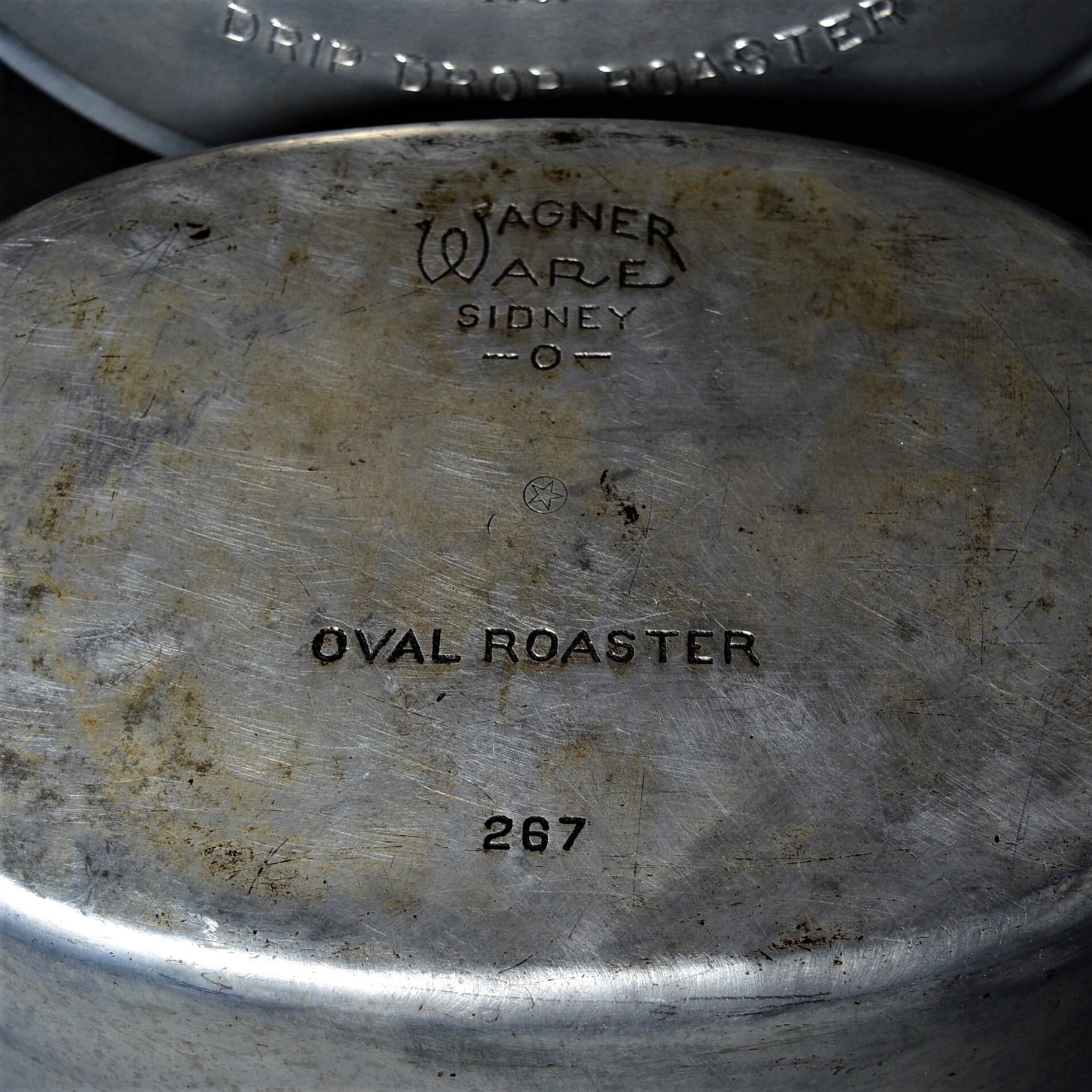 ワグナーウェア ビンテージ アルミ製ロースター ダッチオーブン WAGNER WARE アメリカ製 USA 1940~50年代 楕円 軽量 | スーパービンテージデポ【Super Vintage Depot】 ワグナーウェア ビンテージ アルミ製ロースター ダッチオーブン WAGNER WARE アメリカ製 USA 1940~50年代 楕円 軽量 | スーパービンテージデポ【Super Vintage Depot】