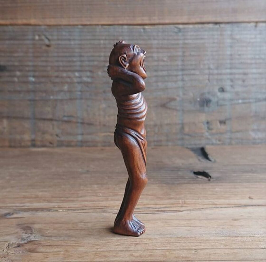 柘植根付　置物　髑髏(ドクロ)黄楊繊細彫刻　木製 | フリマアプリ ラクマ 柘植根付　置物　髑髏(ドクロ) 黄楊繊細彫刻　  木製。