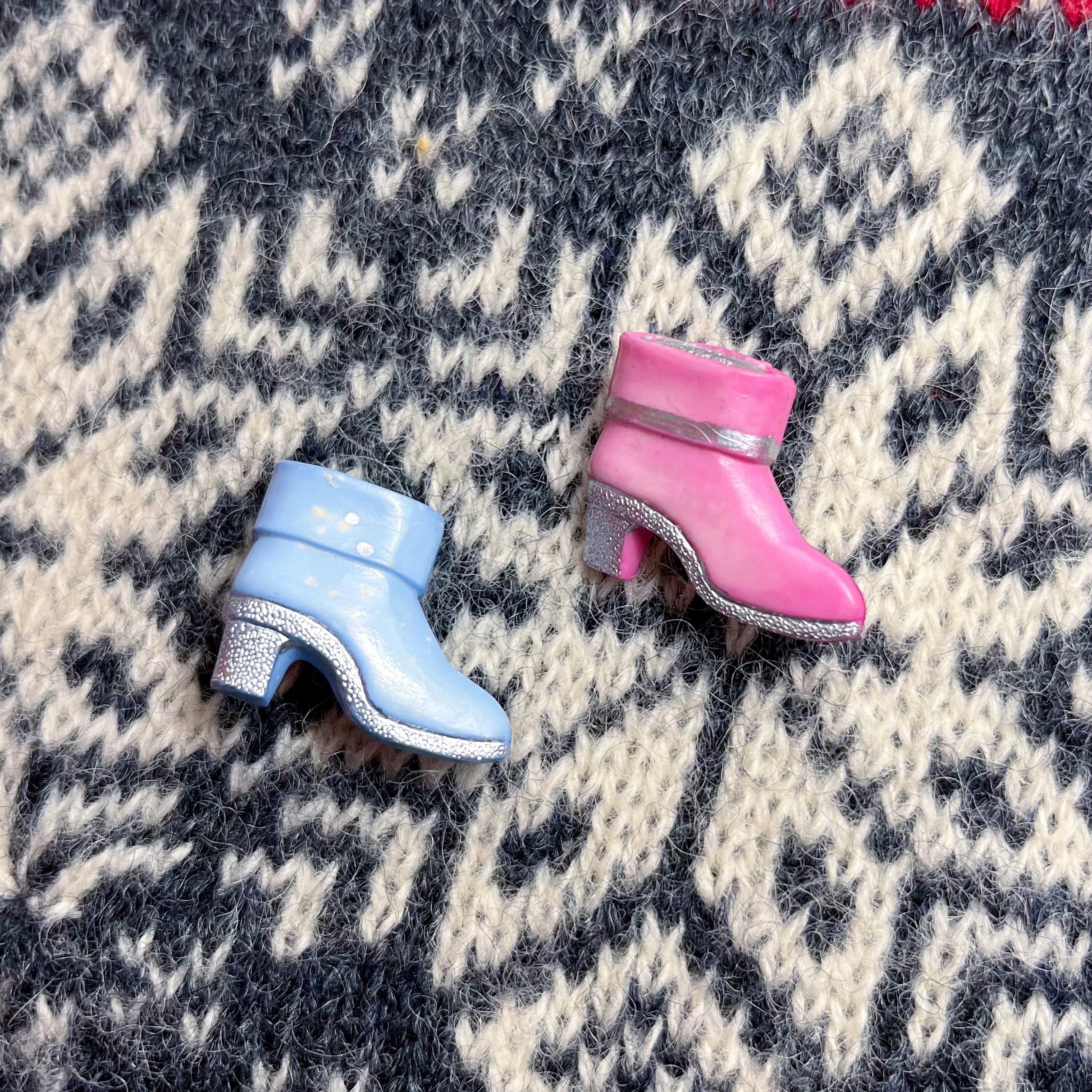 mini boots brooch set