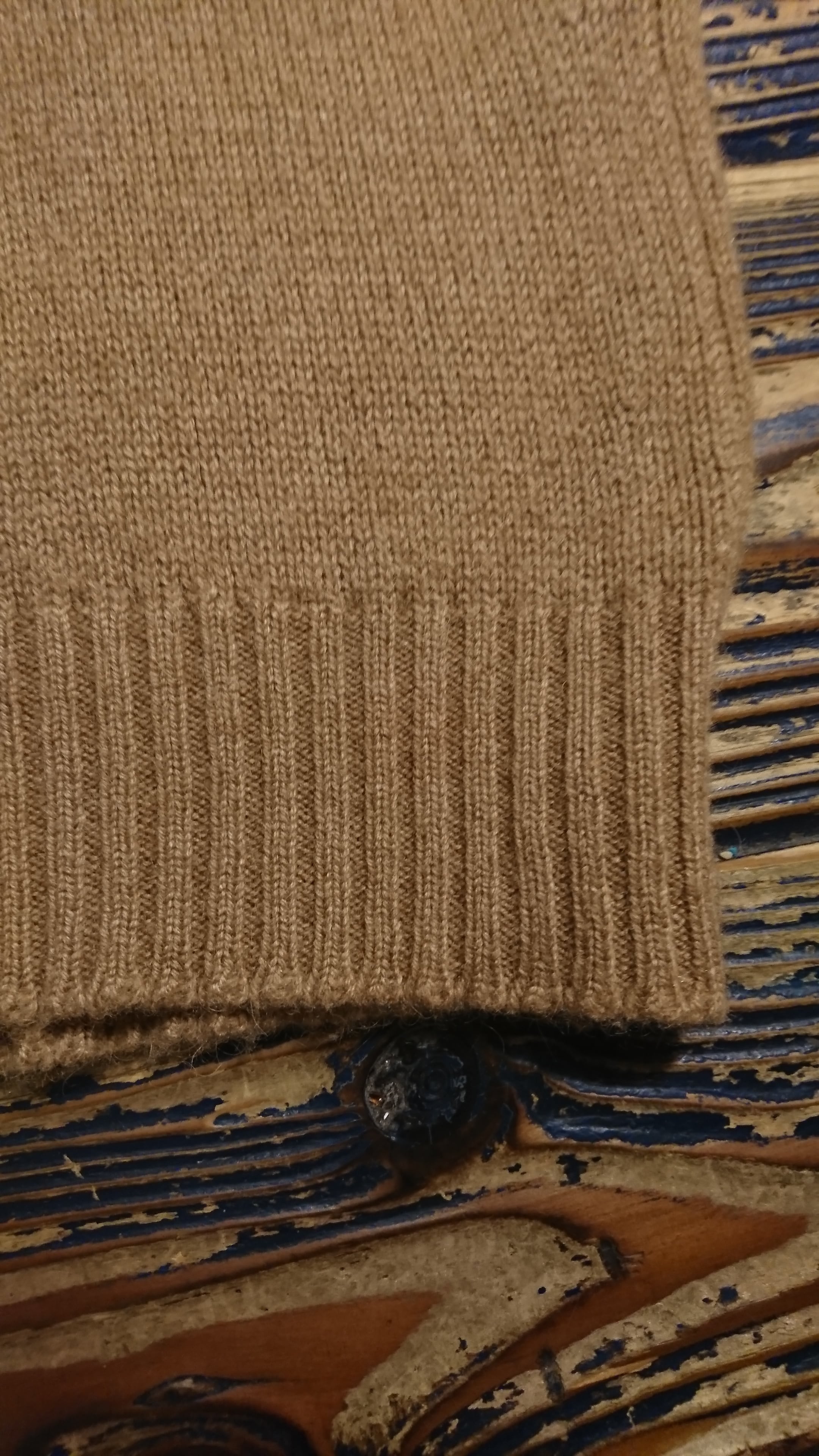 Lyle & Scott CAMEL HAIR V-NECK SWEATER | BOW & ARROW WEB STORE