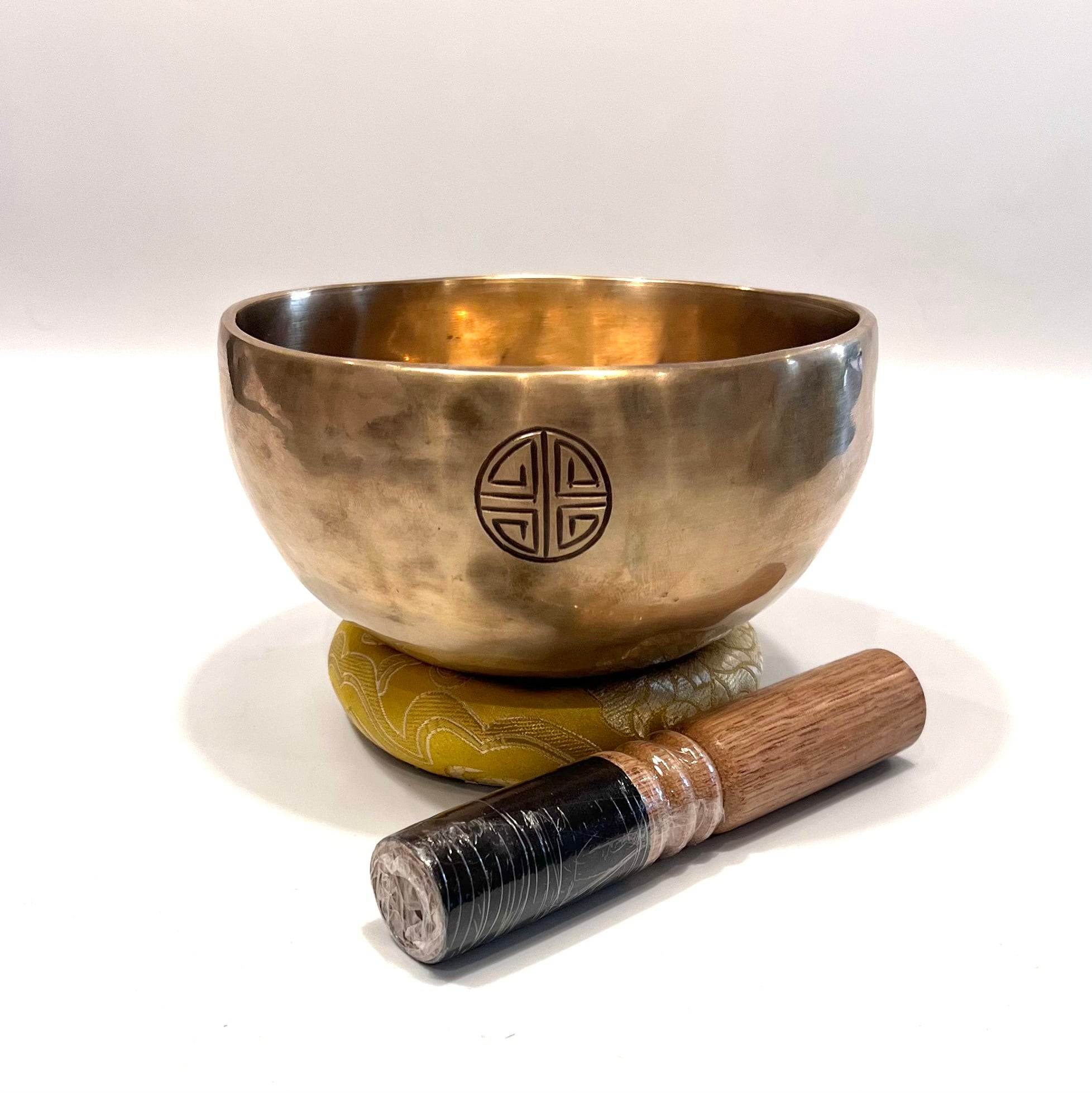 フルムーン マットゴールド 19cm A音 シンギングボウル Amazon | NGELOM シンギングボウル 満月ボウル 倍音 ネパール 職人