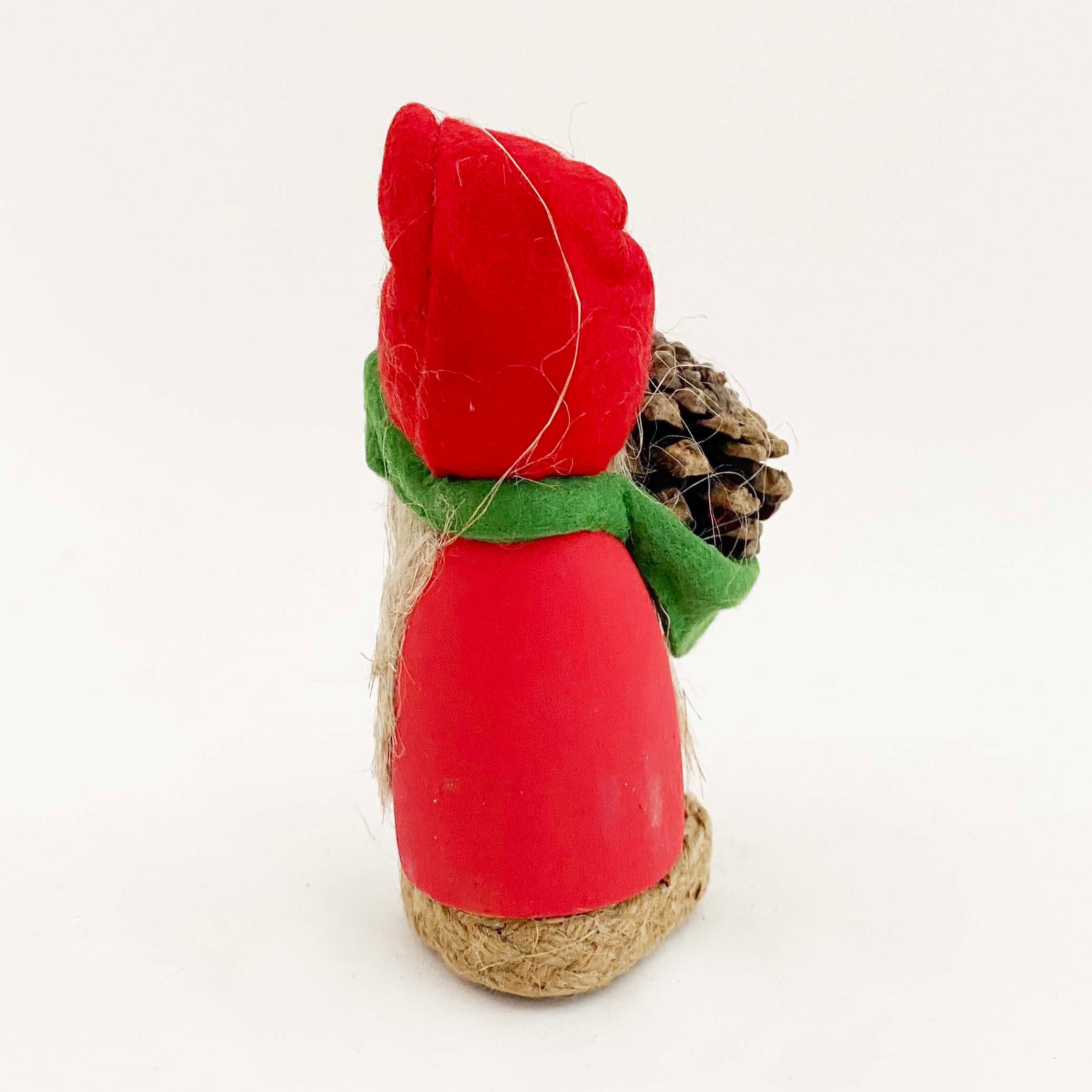 松ぼっくりを持つ妖精人形（デンマーク製）