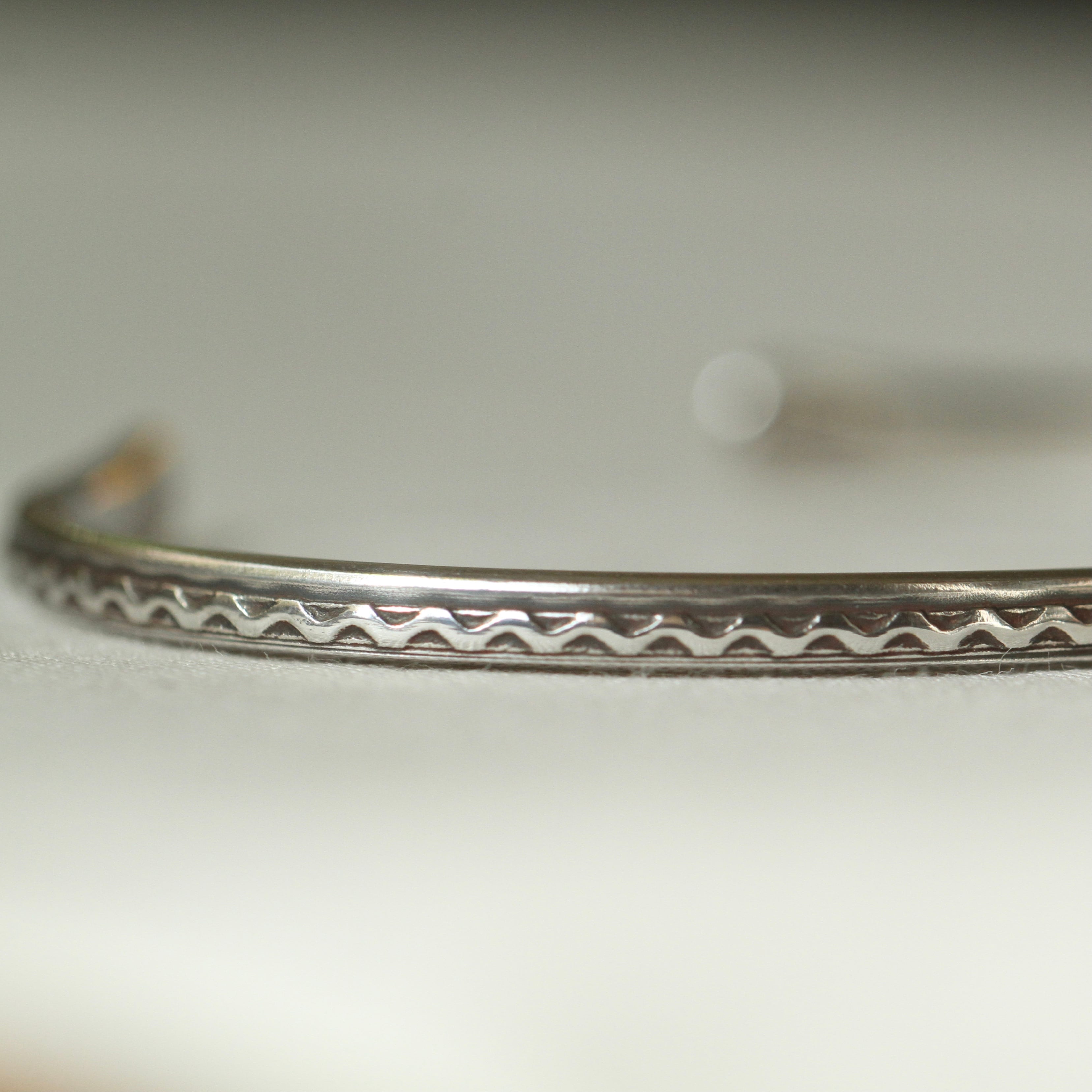 ERICKA NICOLAS BEGAY stamp bangle 02 / L size | Terminal