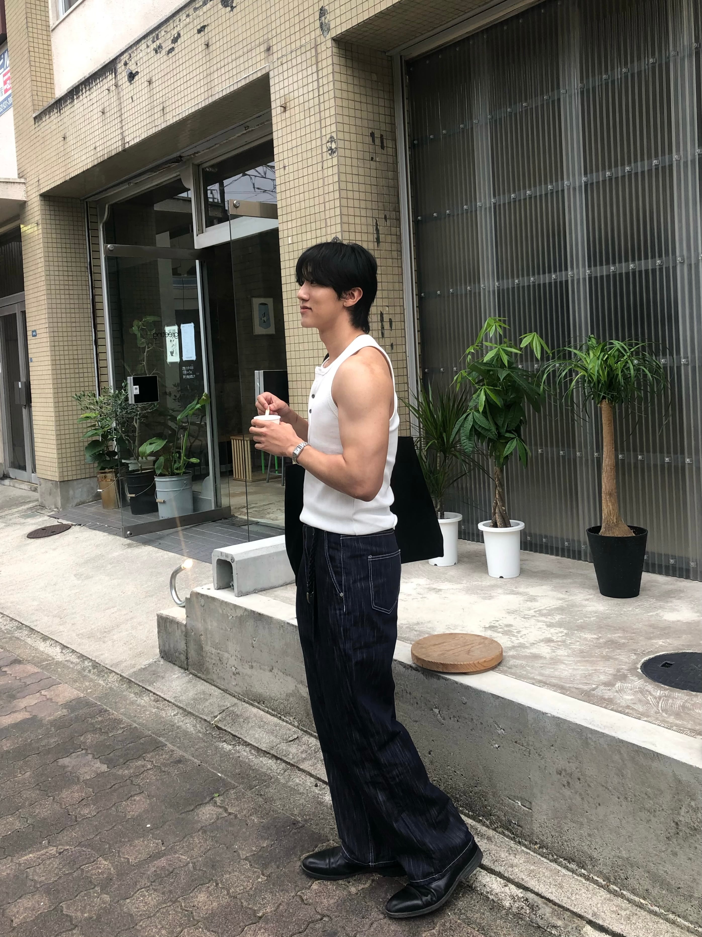 Non-Fade Indigo Tuck Semi Wide Jeans [Mid Blue] | 1AM