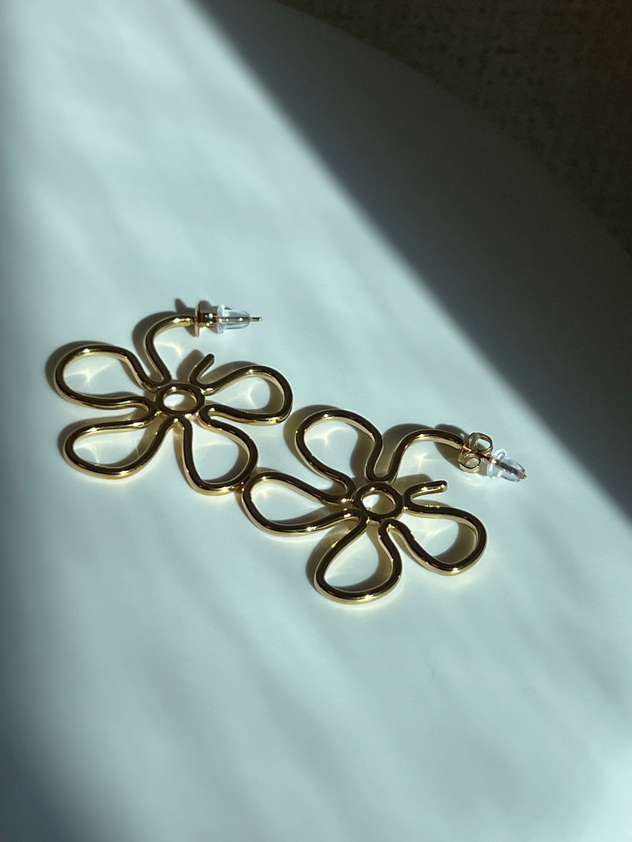 Line flower pierce