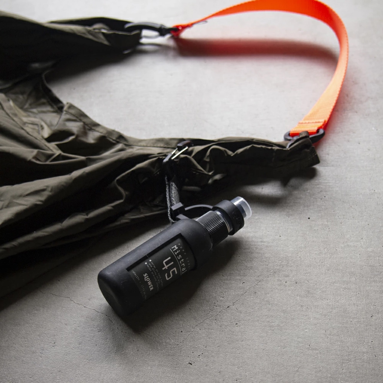 スプレーボトル カラビナ付き( 虫除け・アルコール消毒液対応) / SLOWER PUMP SPRAY BOTTLE Mistral