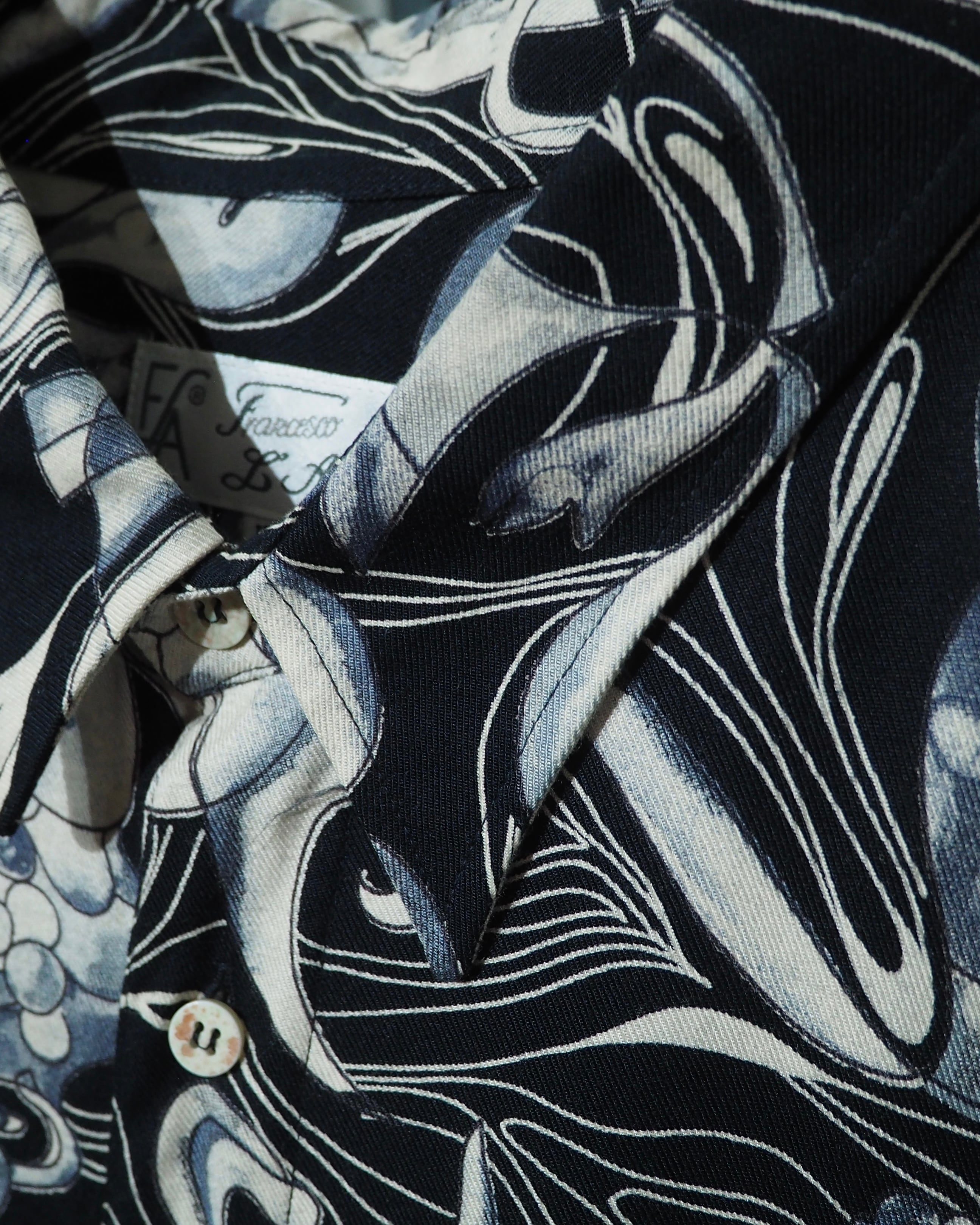 1990s " Made in Italy " Beautiful Monotone Flower All Over Pattern Vintage Loose Shirt