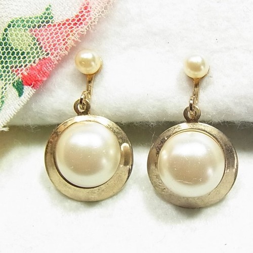 下がって揺れるイヤリング　ヴィンテージアクセサリーのセール通販  11526E