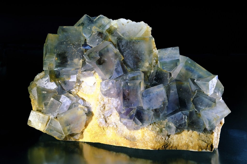 蛍石 フランス La Barre Mine 母岩付き