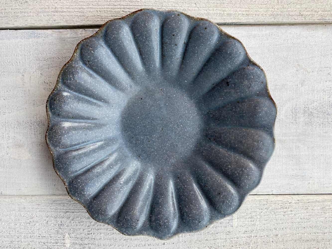グレー釉 輪花深皿 大 | 古谷製陶所