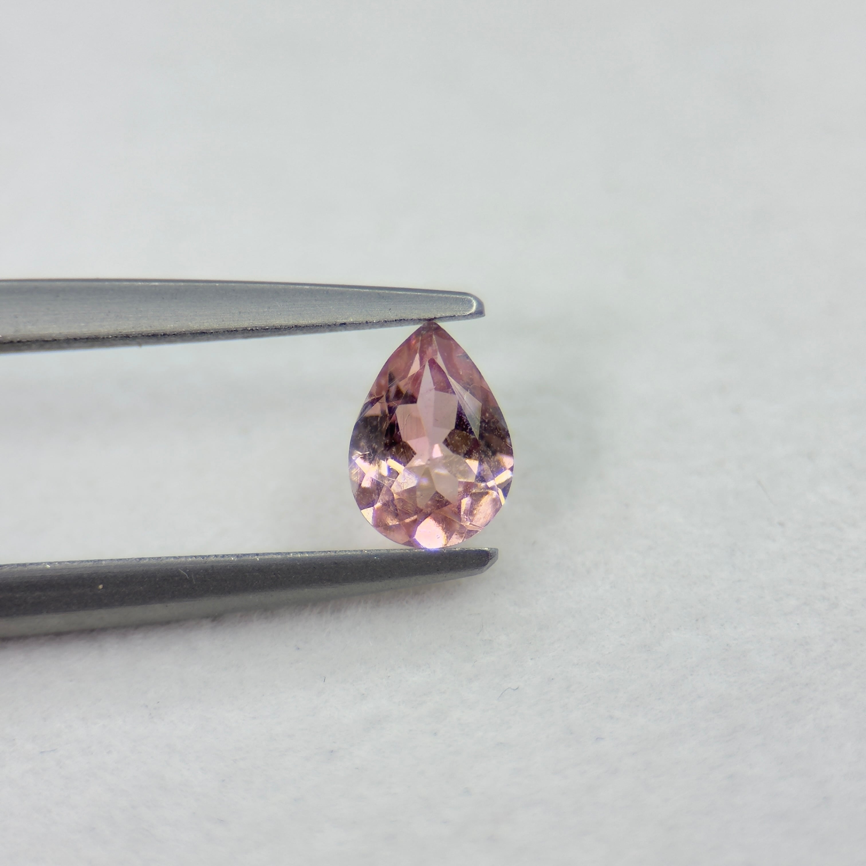 No.153:※虹入り モザンビーク産パライバトルマリン 5.2×4.4 0.36ct