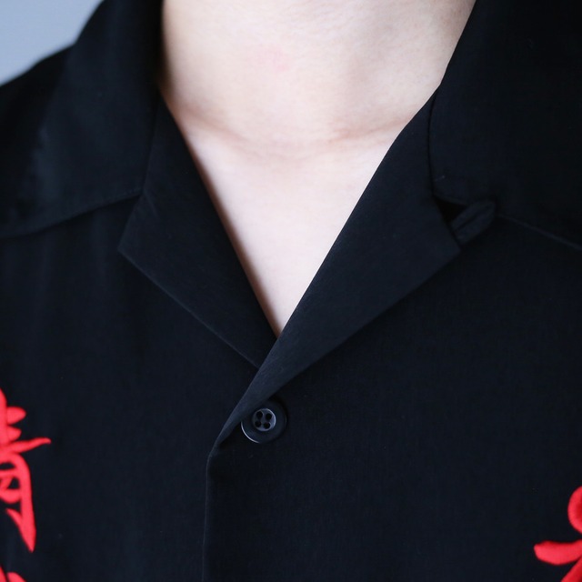 "精武館" double embroidery design open collar shirt