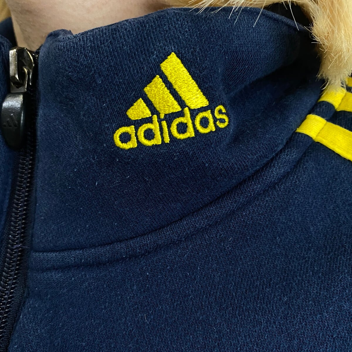 adidas 袖スリーライン 裏メッシュ パフォーマンス刺繍ロゴ  ビックシルエ