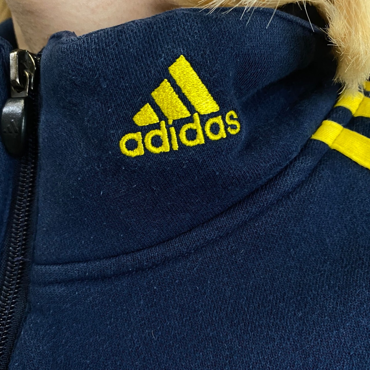 adidas アディダス パフォーマンスロゴ ワンポイントロゴプリント 袖 