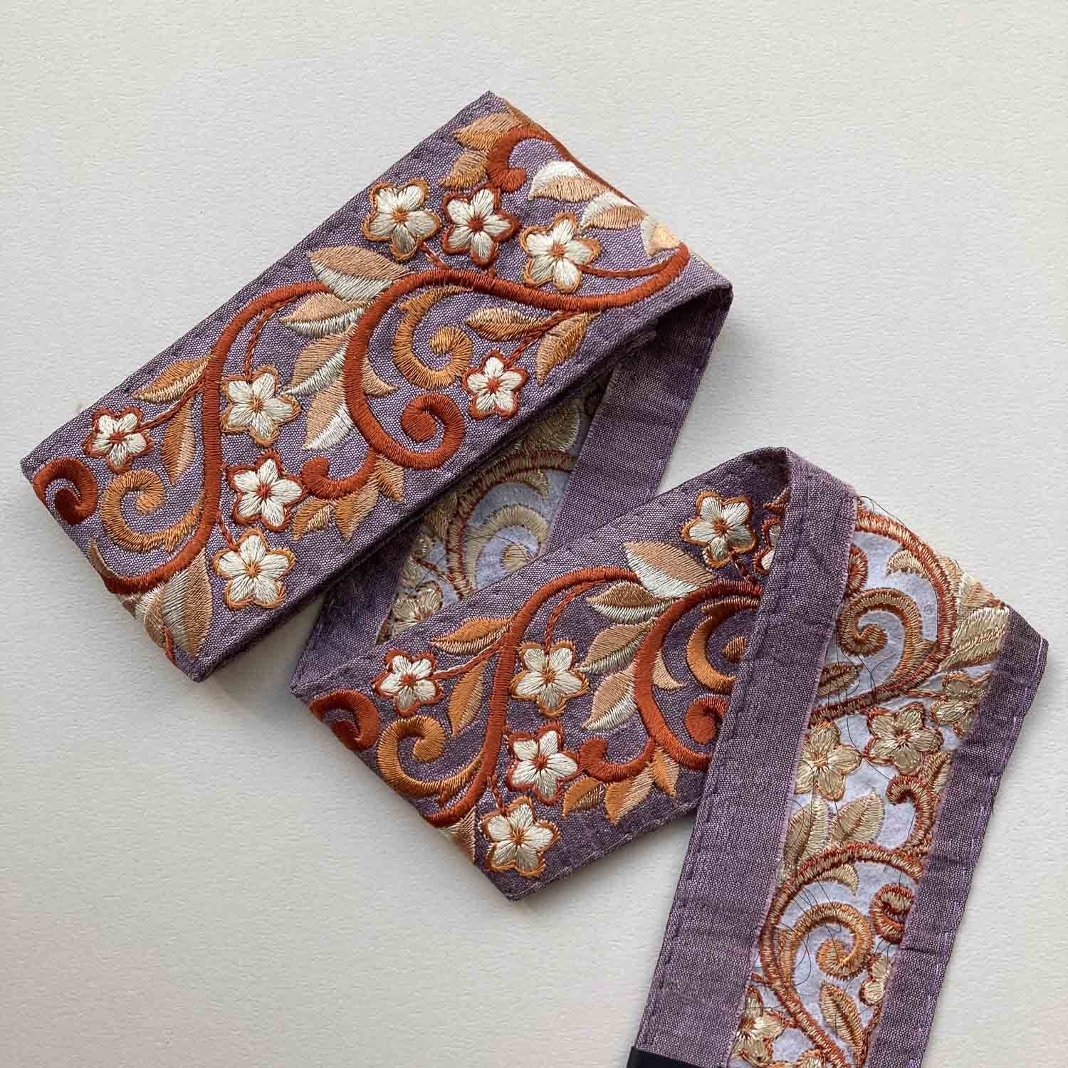 再入荷〉くるくる蔦と小花の刺繍リボン（1mカット） | Dua