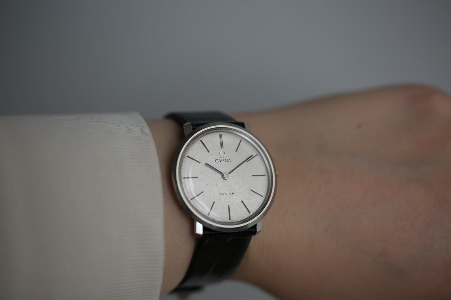 OMEGA シンプルストライプダイヤル 時計 OMEGA シンプルストライプダイヤル 時計