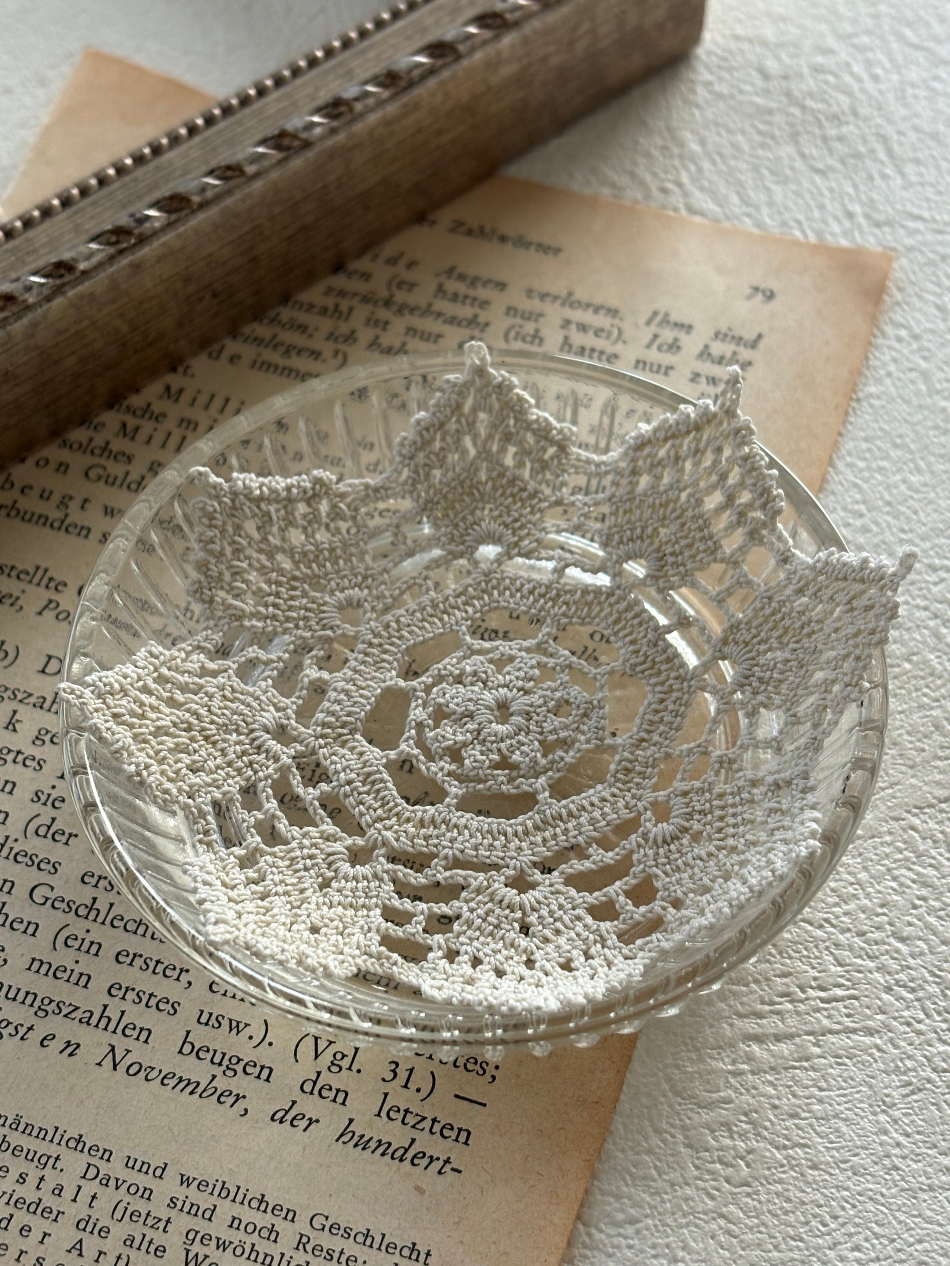 フランスアンティーク レースモチーフ 約9cm ハンドメイド素材 手仕事 ミニドイリー 敷物 インテリア小物 コラージュ