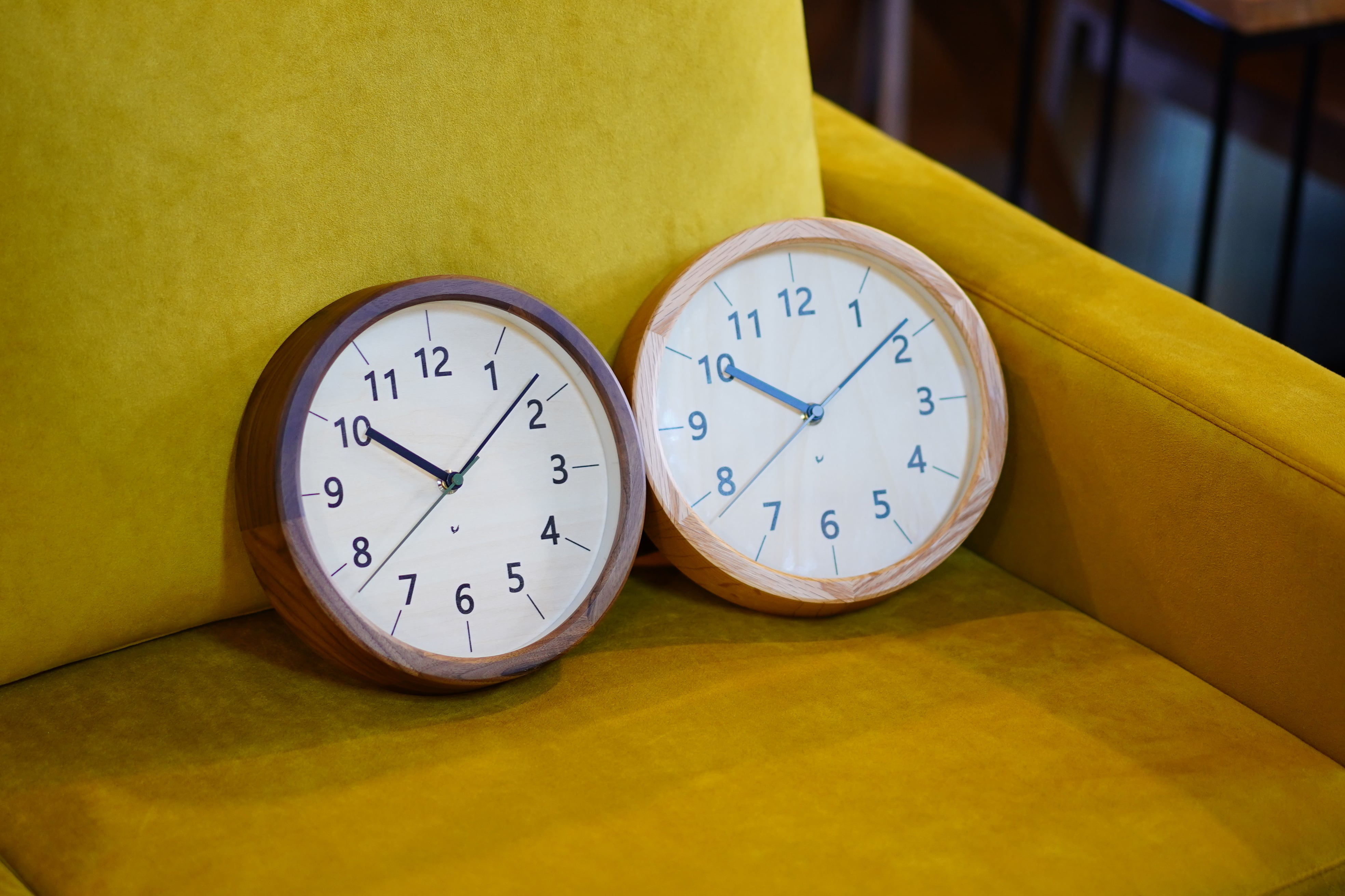 電波時計 ちいさな木の実のかけ時計 かし | シャンブル【CHAMBRE】by