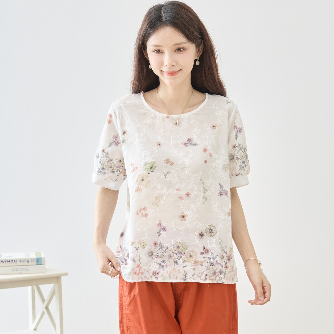 TRUBE フラワープリント刺繍半袖ブラウス【M~L】ホワイト