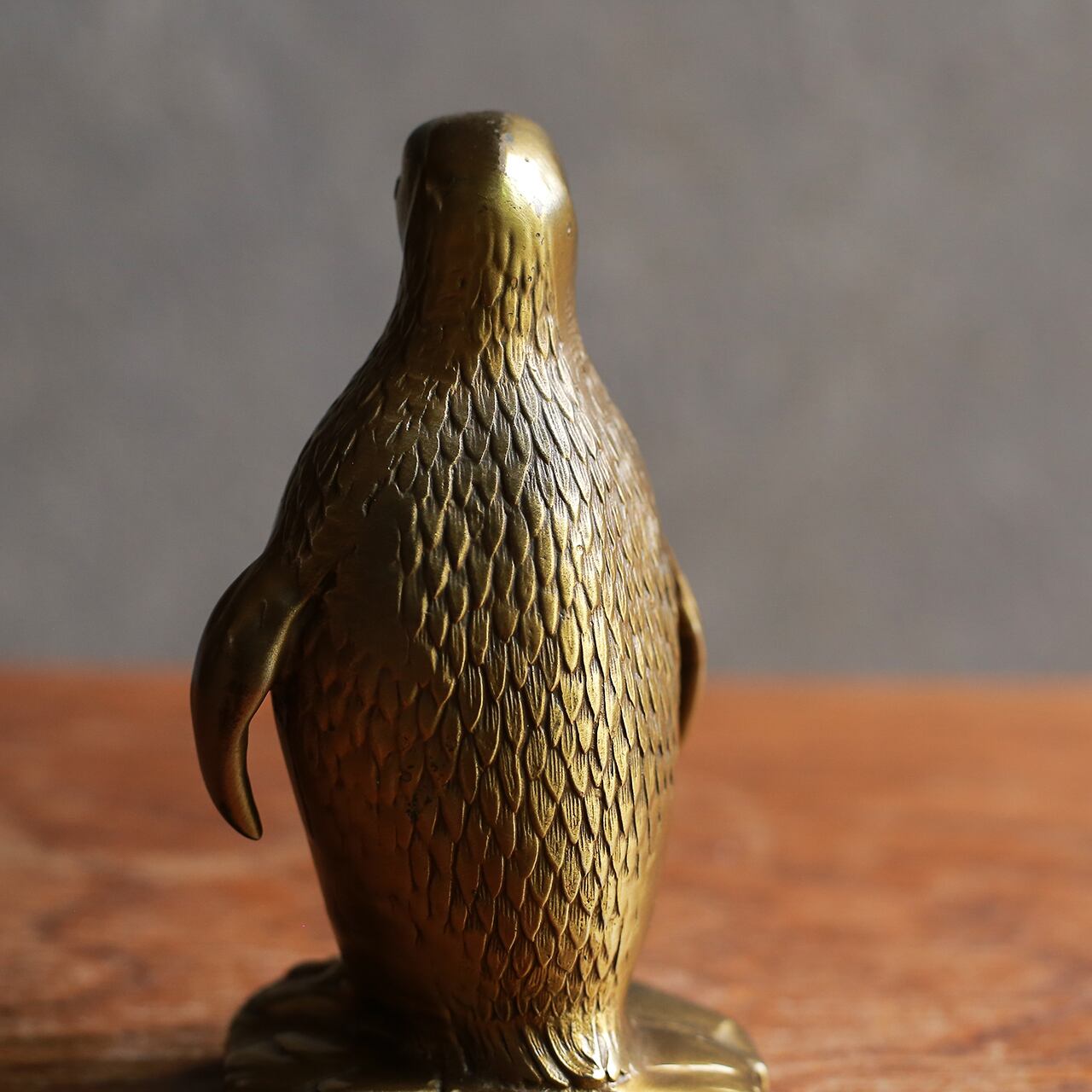 ゴールドに輝く、凛々しいペンギン（親） | 木と、輝と。| 一点もの