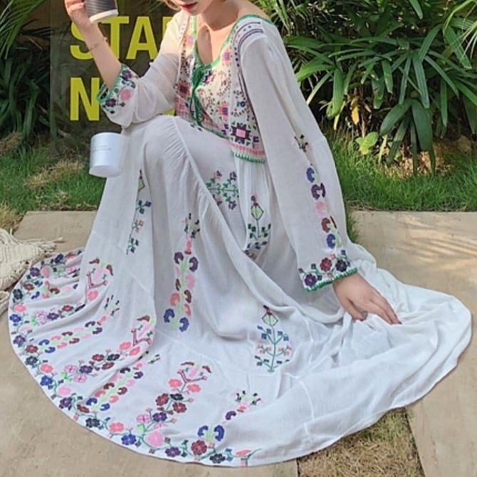 ボヘミアン刺繍マキシ丈ワンピース（パープル） | alegre