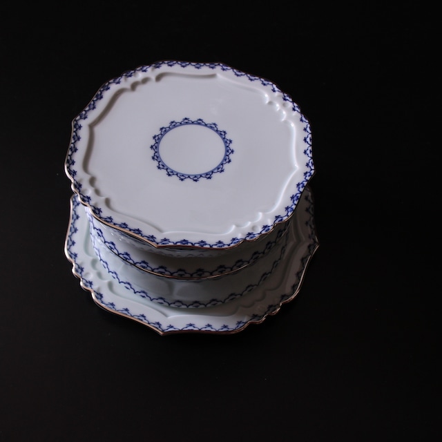 渕地紋プラチナ　四方輪花重