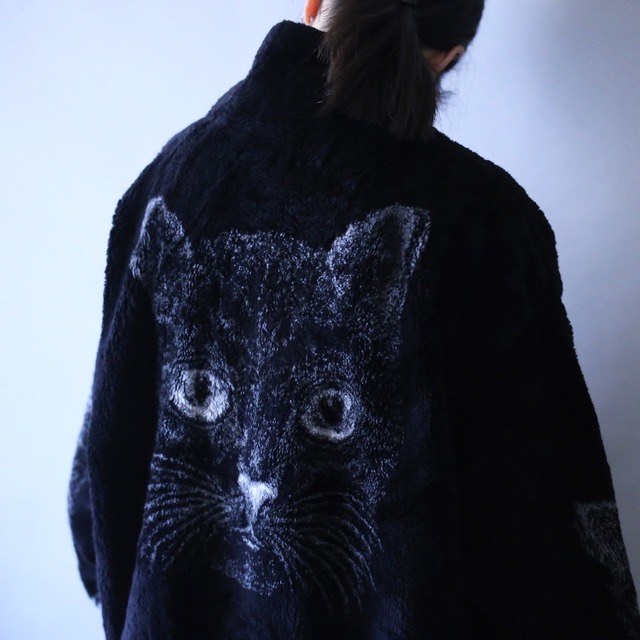 "90's BLACK MOUNTAIN" dark cat pattern over silhouette fleece jacket
