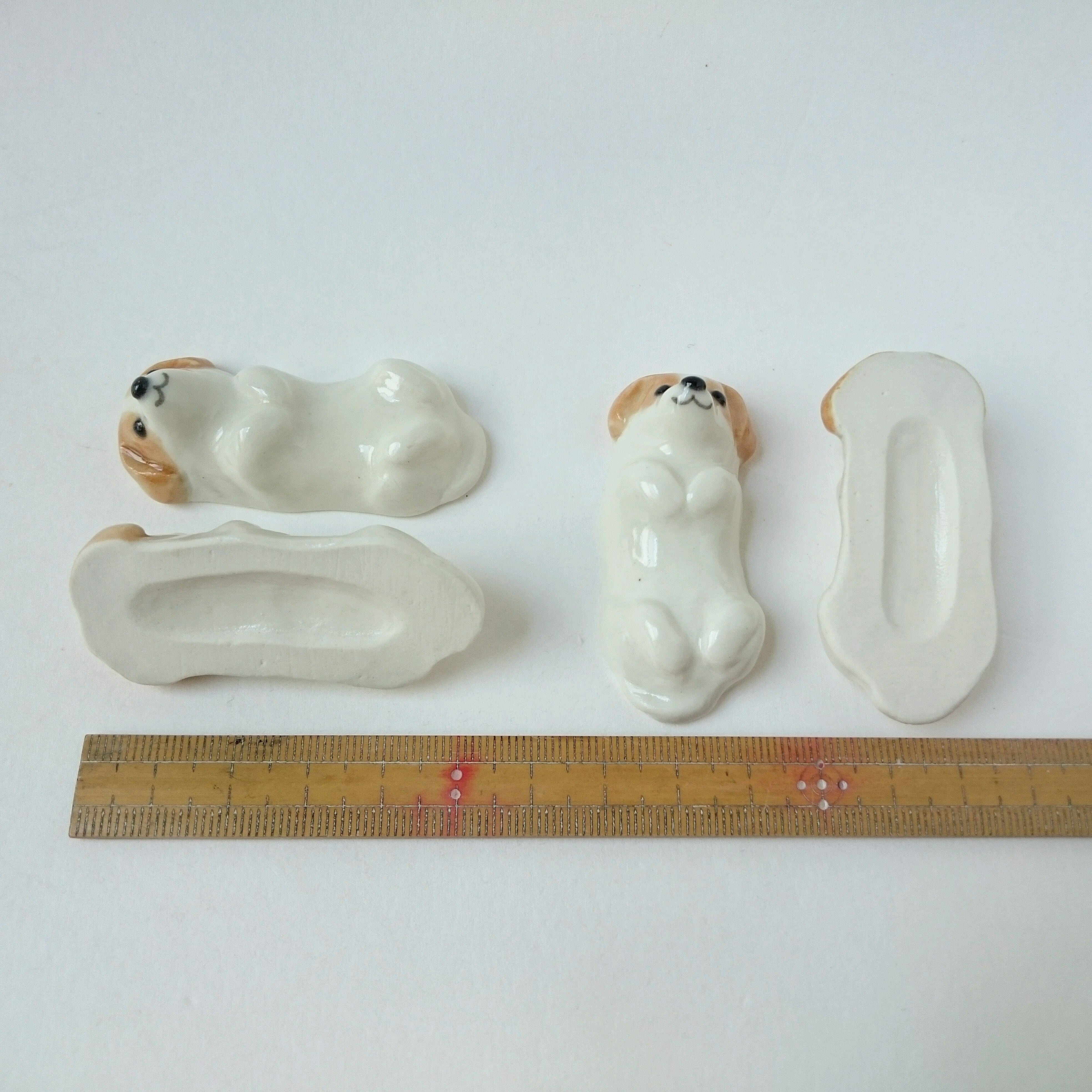 仰向けジャックラッセルテリアの箸置き | 陶器のことり