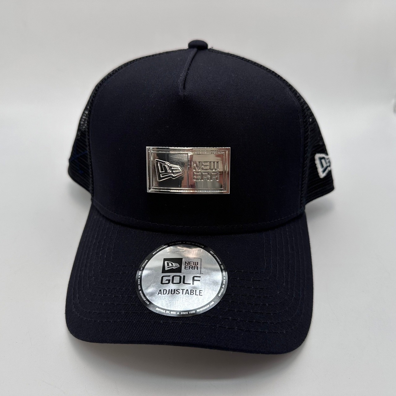 【ゴルフ】 NEW ERA 9FORTY/940 A-Frame トラッカー Box Logo ボックスロゴ Metal Plate ネイビー