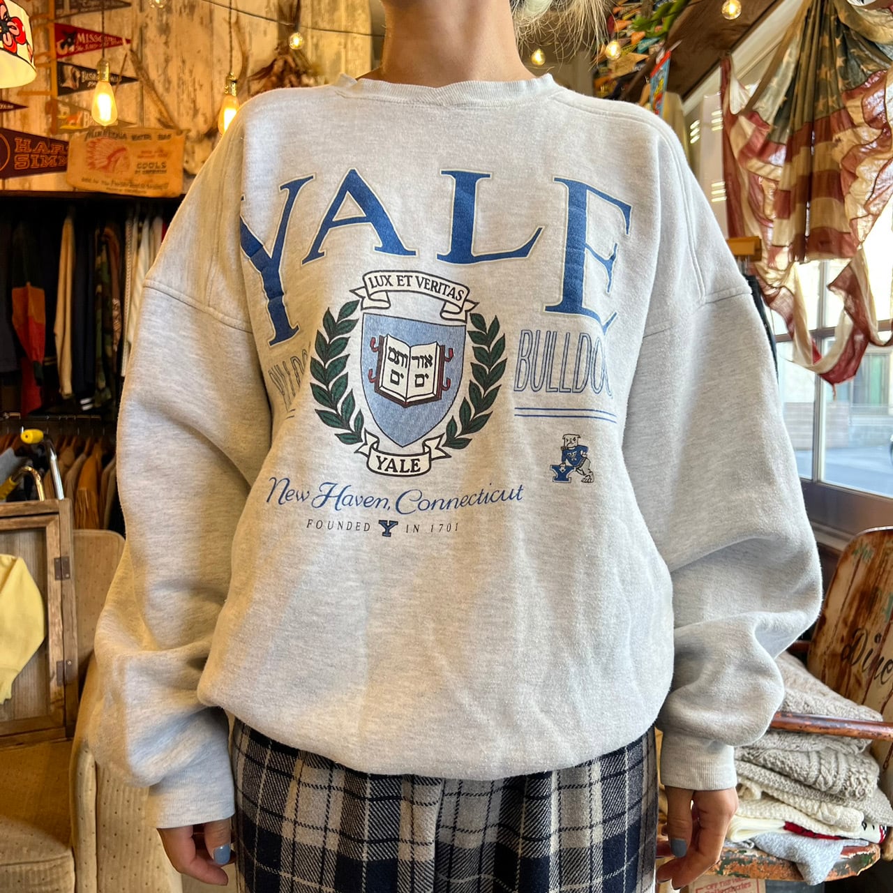 Yale Print Sweat ¥8,900+tax | BLUE VALENTINE