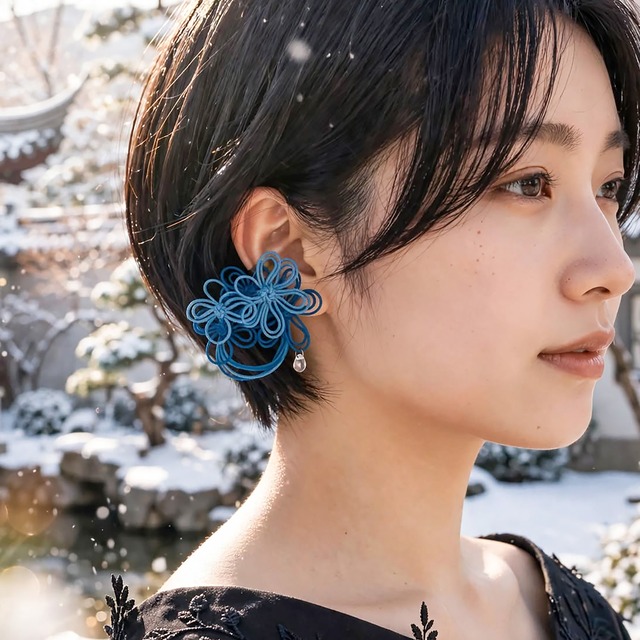 飾り結びかたっぽイヤーカフ「背ニ響クサヤカ」（縹×淡青）【軽量和風アクセ】