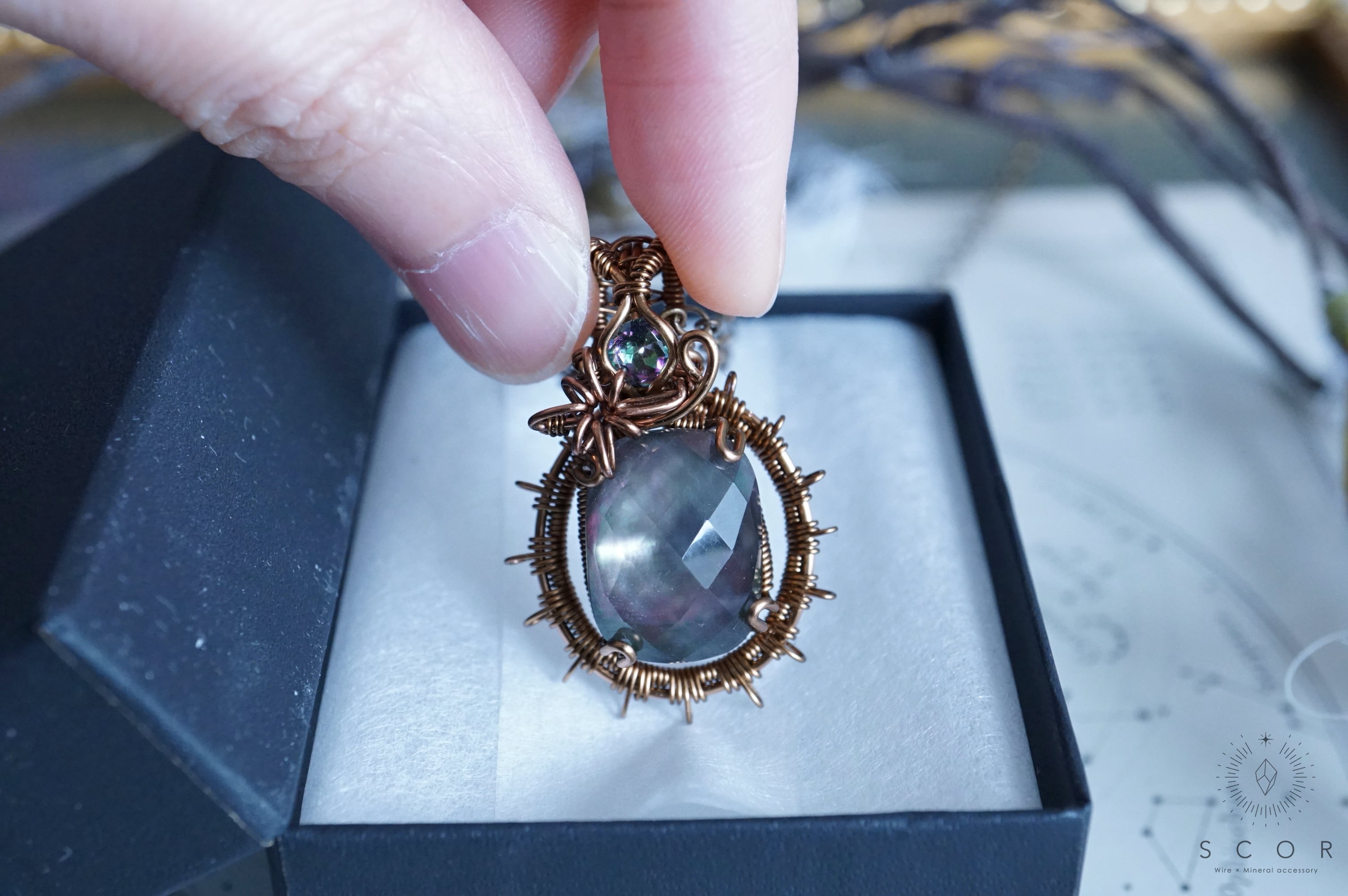 【動画あり】Halo - 極光星 #2 (pt598-qm-g)(水晶 × 黒蝶貝ダブレット・ミスティッククオーツ ペンダントトップ)