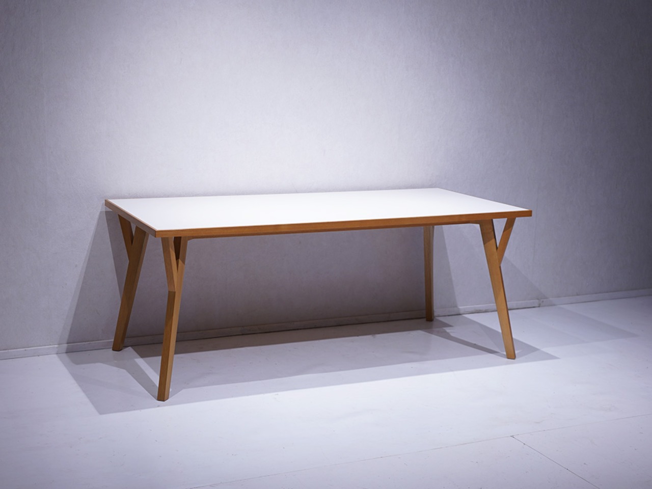 Anonymous Dining Table / 北欧 モダン ダイニングテーブル ナチュラル メラミントップ ホワイト テーブル / 関連:アクタス ウニコ イデー
