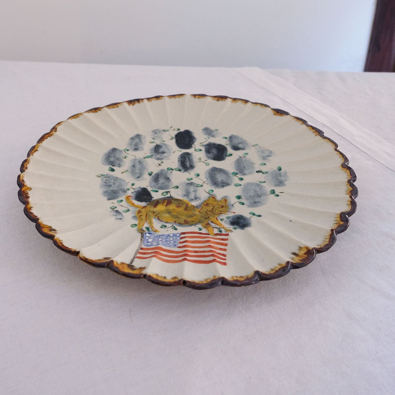 備前　 鈴木黄弌作 　 飾り皿 　 名入 完品無傷 作家 鈴木しのぶ 刺繍文 5寸皿｜和食器通販 四季折折 – 四季折折