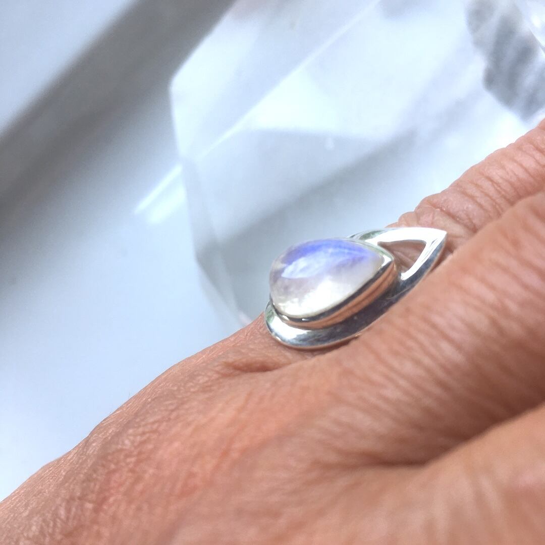 【SV925】✦6月の誕生石✦⋆.·レインボームーンストーンリング⋆.·Luna 月雫 .·✦
