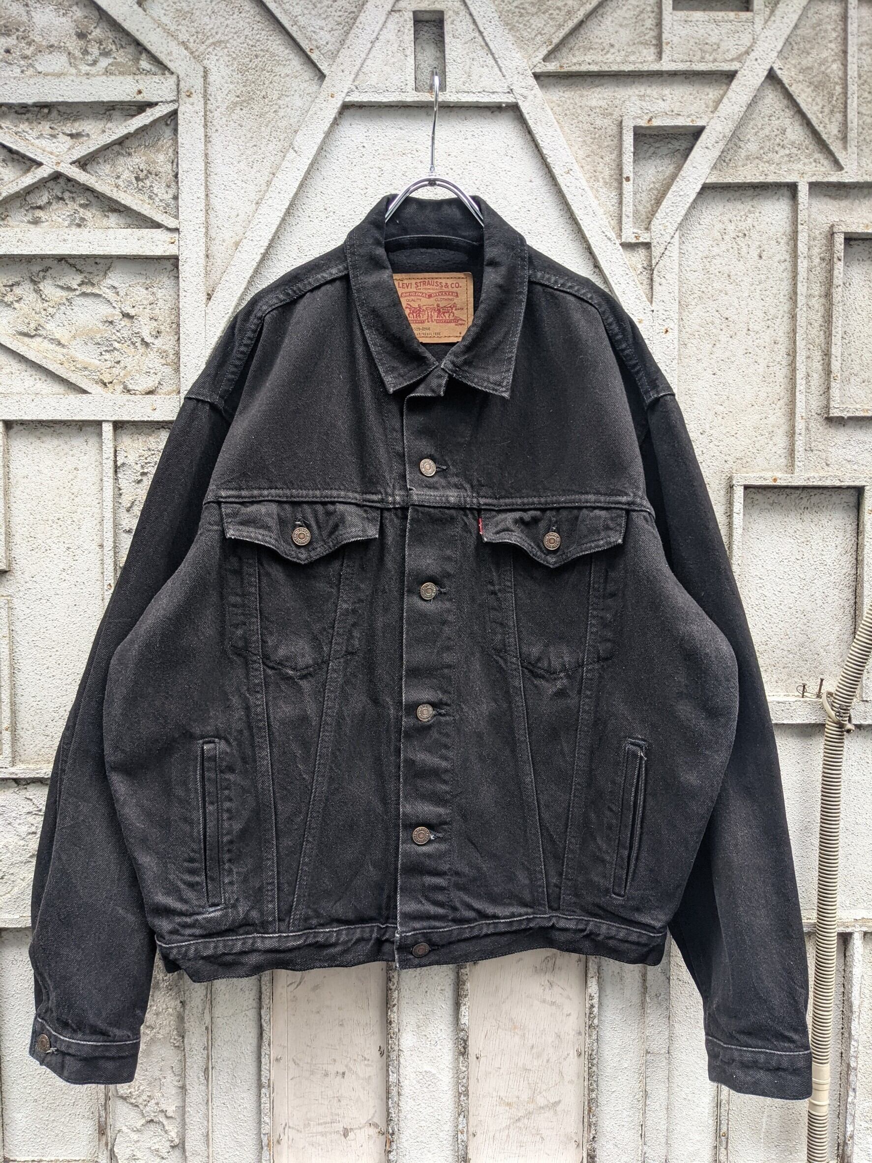 "LEVI’S" black denim jacket