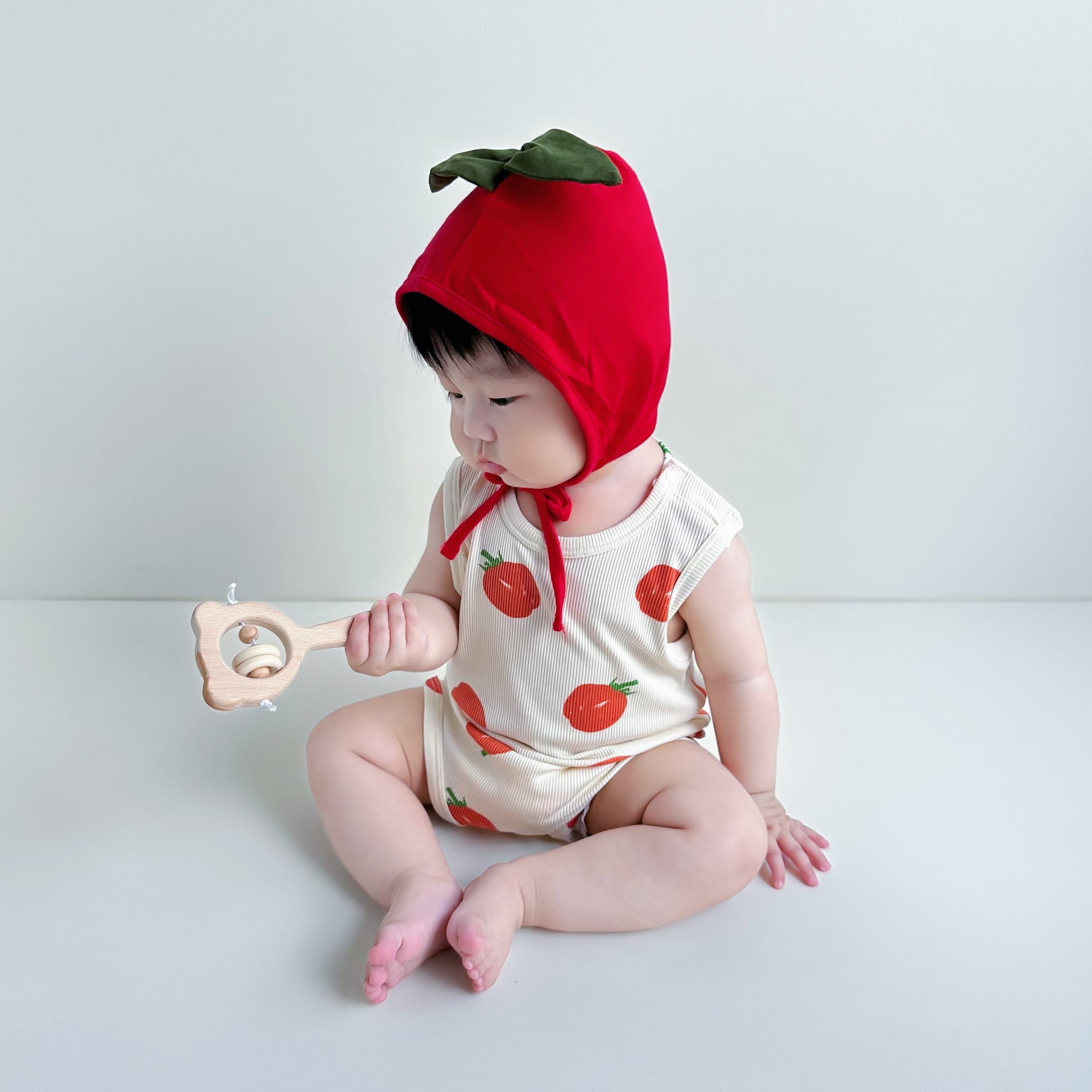 BABY】トマトノースリーブロンパース＆帽子 | Betty