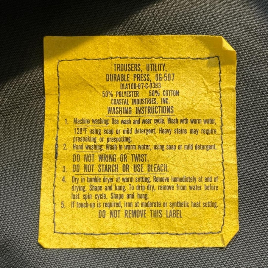 米軍OG-507ベイカーパンツの黄色いタグ DLA100-87-C-0393 50% POLYESTER 50% COTTON COASTAL INDUSTRIES
