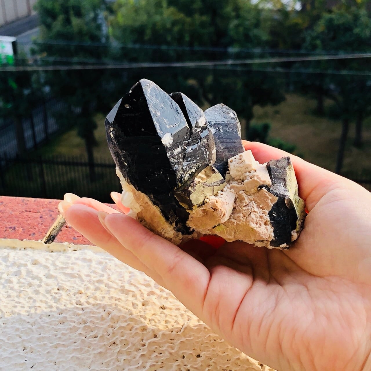 モリオン(黒水晶)クラスター!未加工の天然パイライト付き