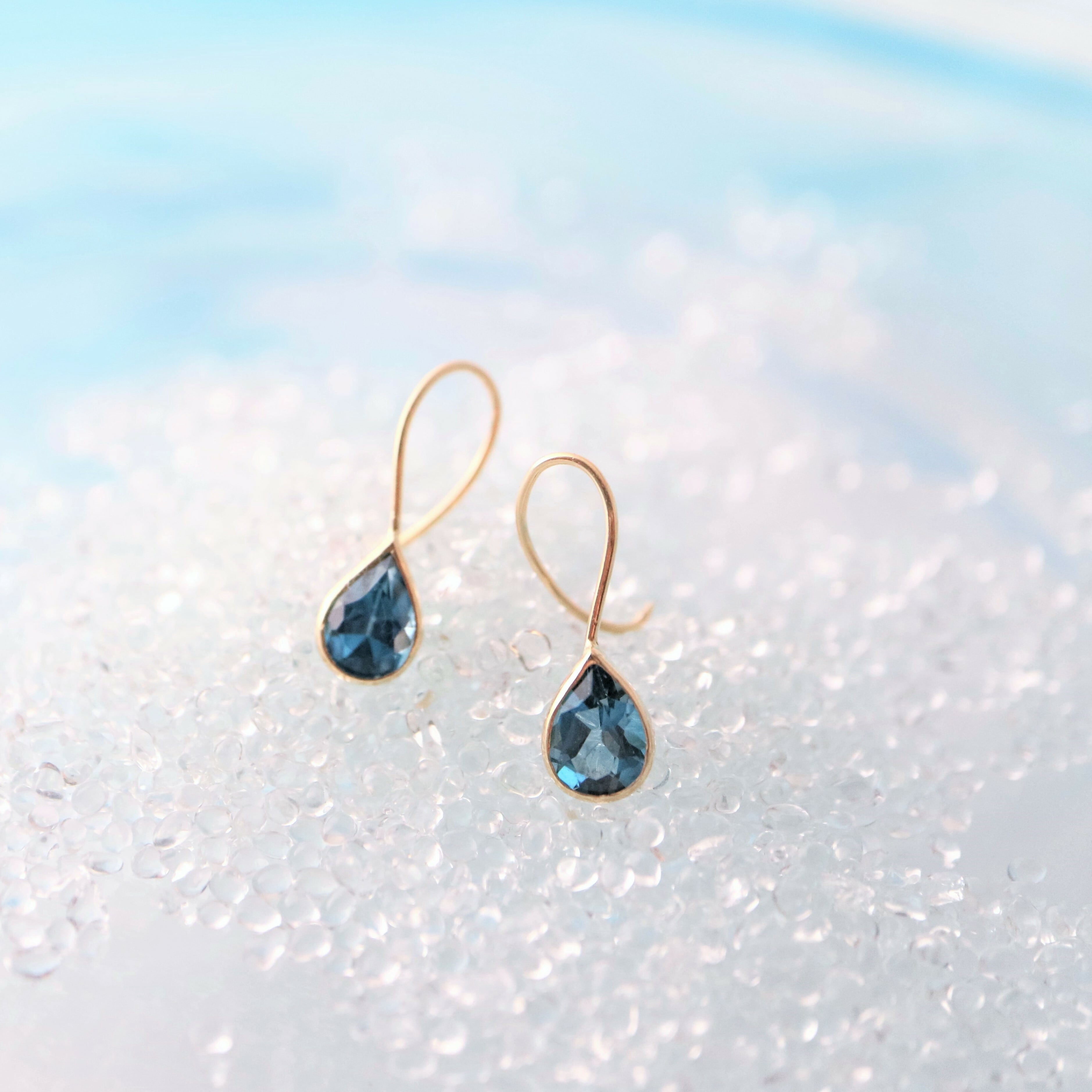 shizuku- 雫】ピアス K18YG ロンドンブルートパーズ | Larmes de Poisson