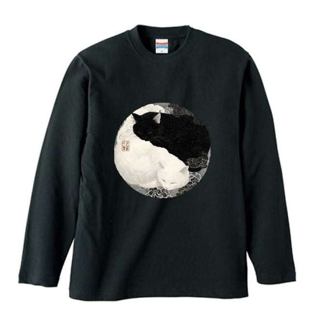 「陰陽の眠り ― 黒白猫図」  長袖Tシャツ リブなし