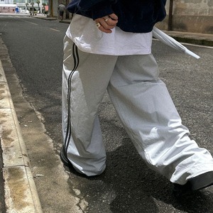 ホワイトグレーラインナイロンルーズパンツ　1101