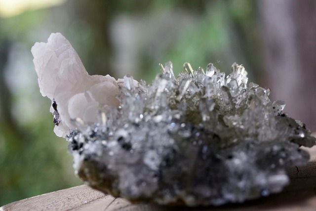 クォーツ/スファレライト/クローライト/カルサイト　Quartz/Sphalerite/Chlorite/Calcite