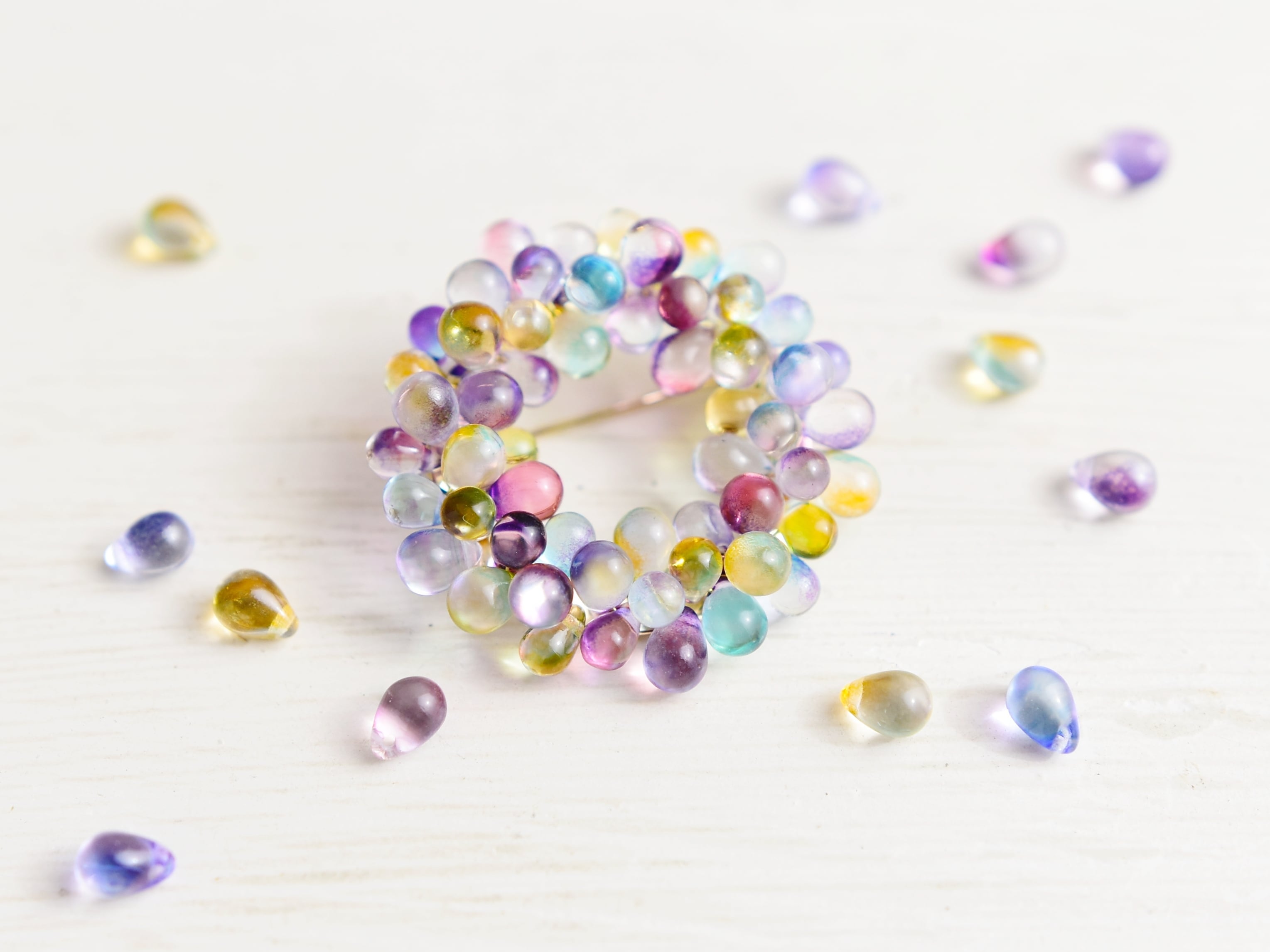 【ブローチ/S(M・Lにサイズ変更可)】淡い虹色(レインボー)の花火(ガラス)