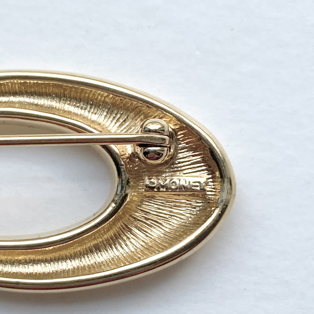 Monet Two-tone brooch O-15* | TAMARI ONLINE / オンラインショップ・通販 powered by BASE