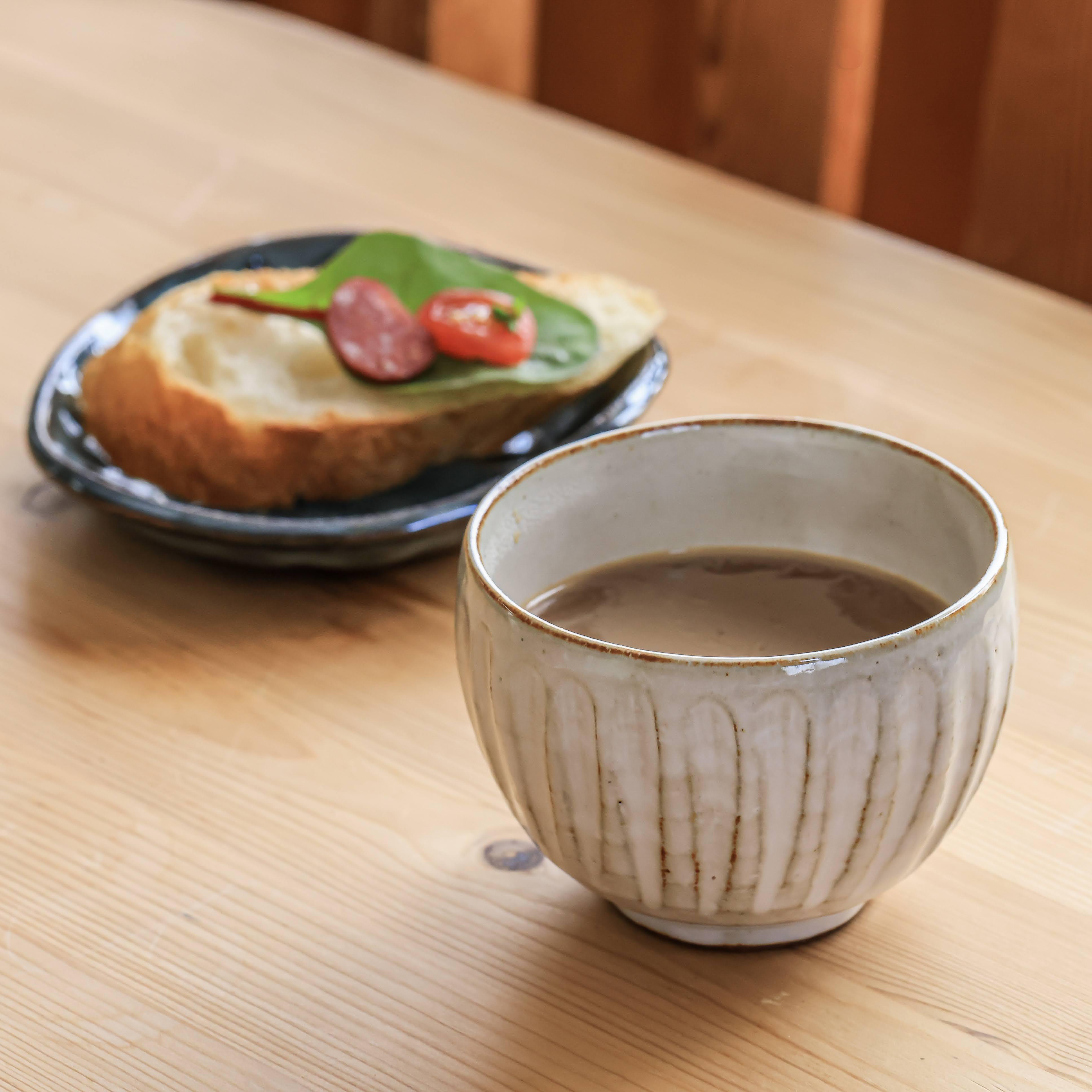 ゆったり碗「白しのぎ」