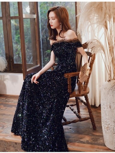 胸元のリボンが可愛い シースルーの半袖のイブニングドレス 胸元