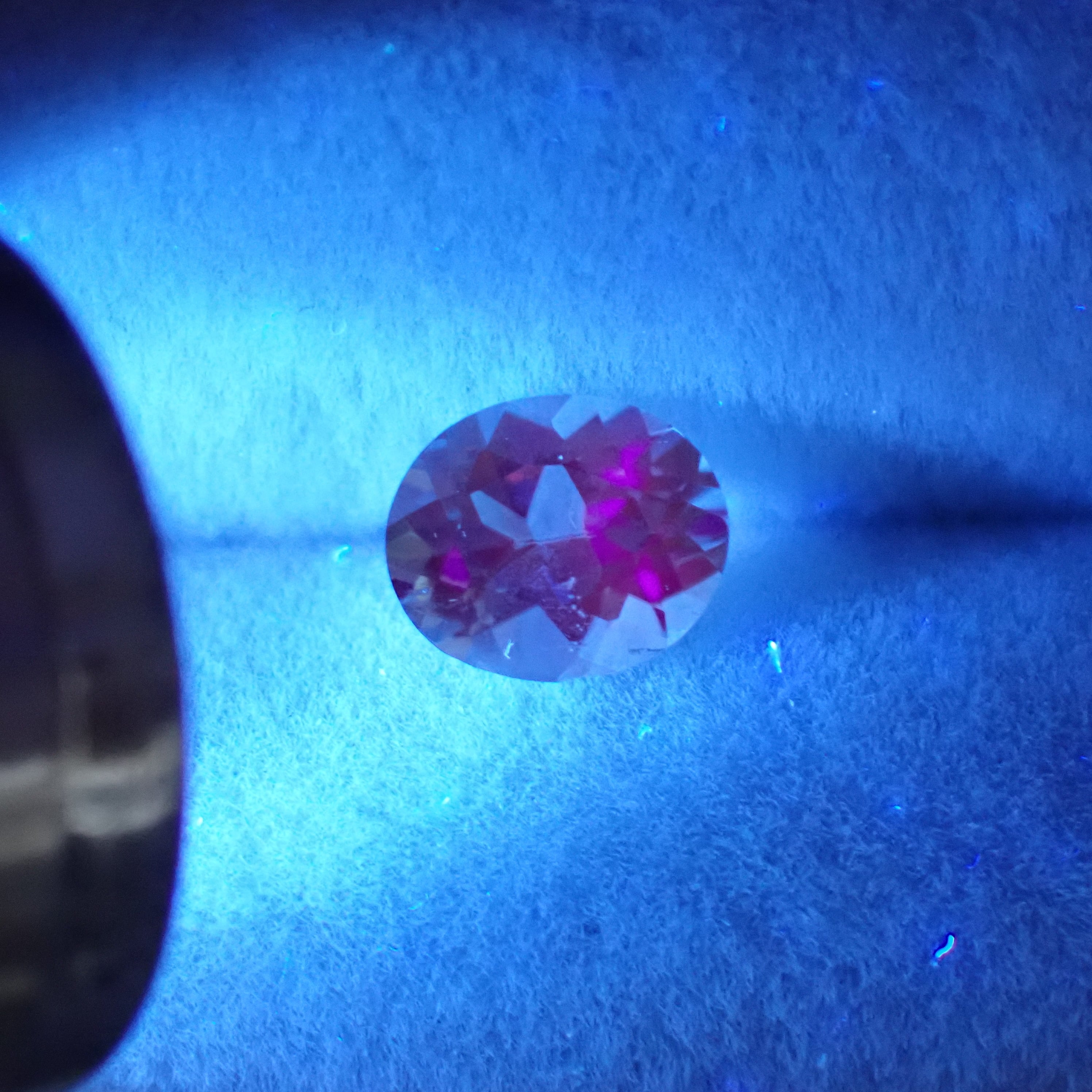 鉱物用UVライトで蛍光反応☆大きめグランディディエライト 0.353ct 