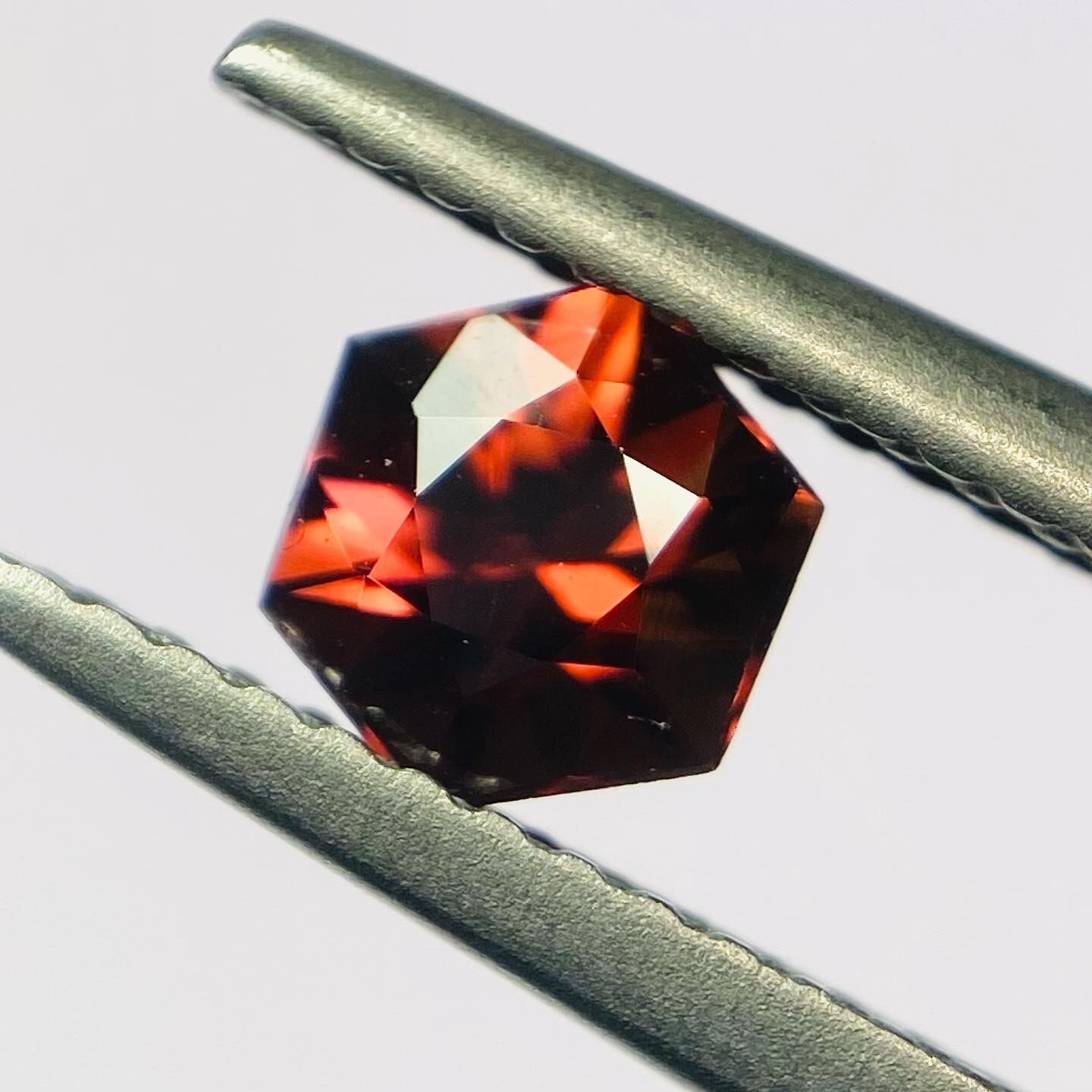 赤い星 オレンジ〜レッドジルコン