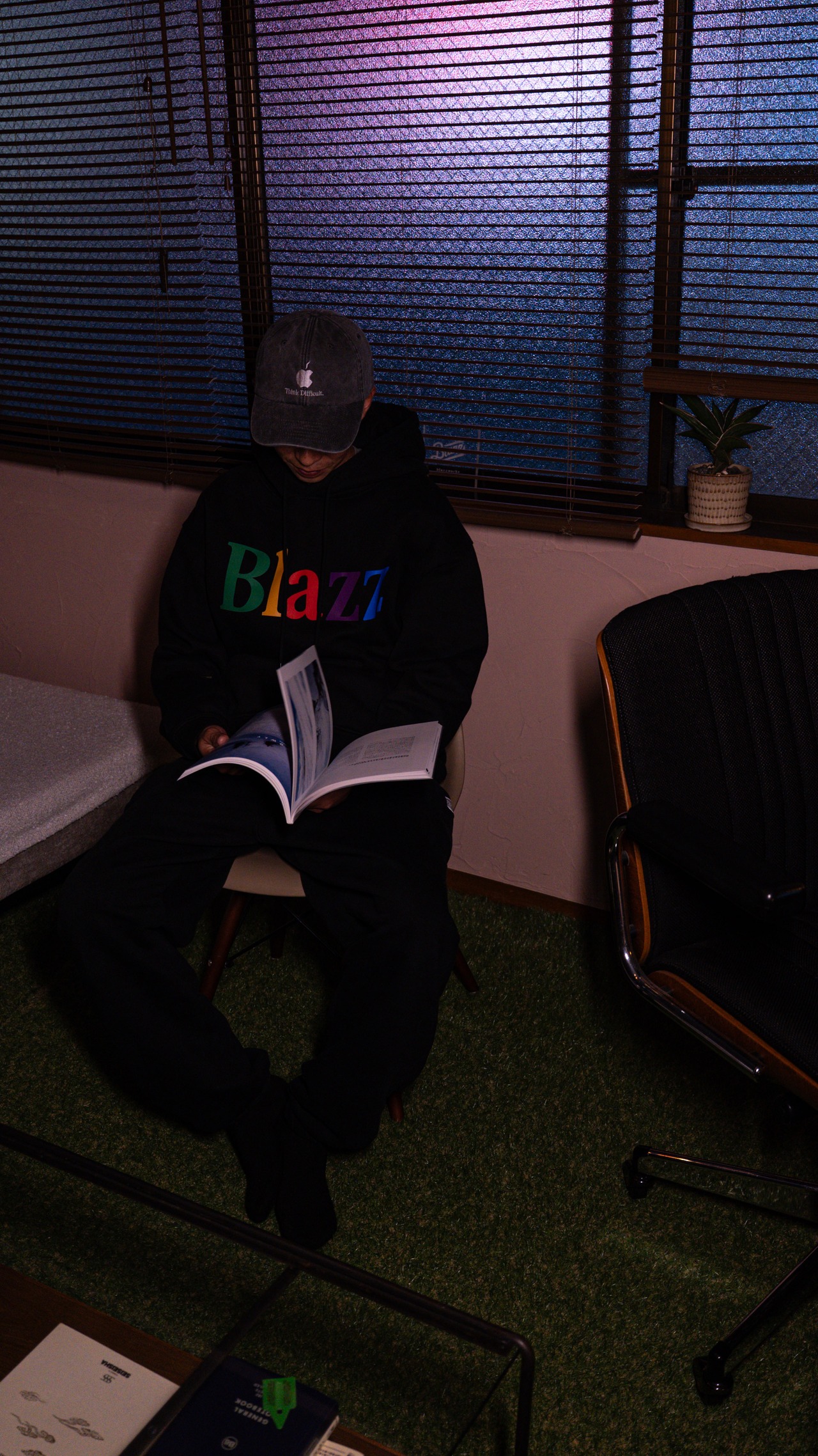 Apple in Smoke Heavy Oz Hoodie [Black]